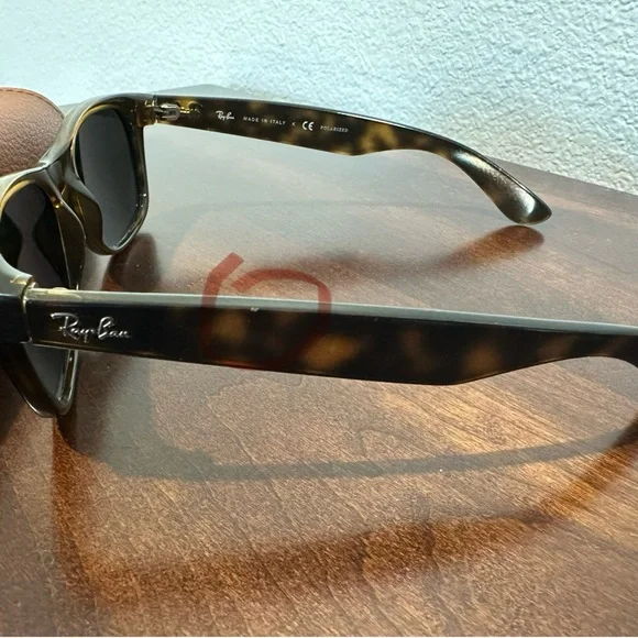 Ray Ban New Wayfarer Classic Polarized w/ Case - Picture 9 of 9